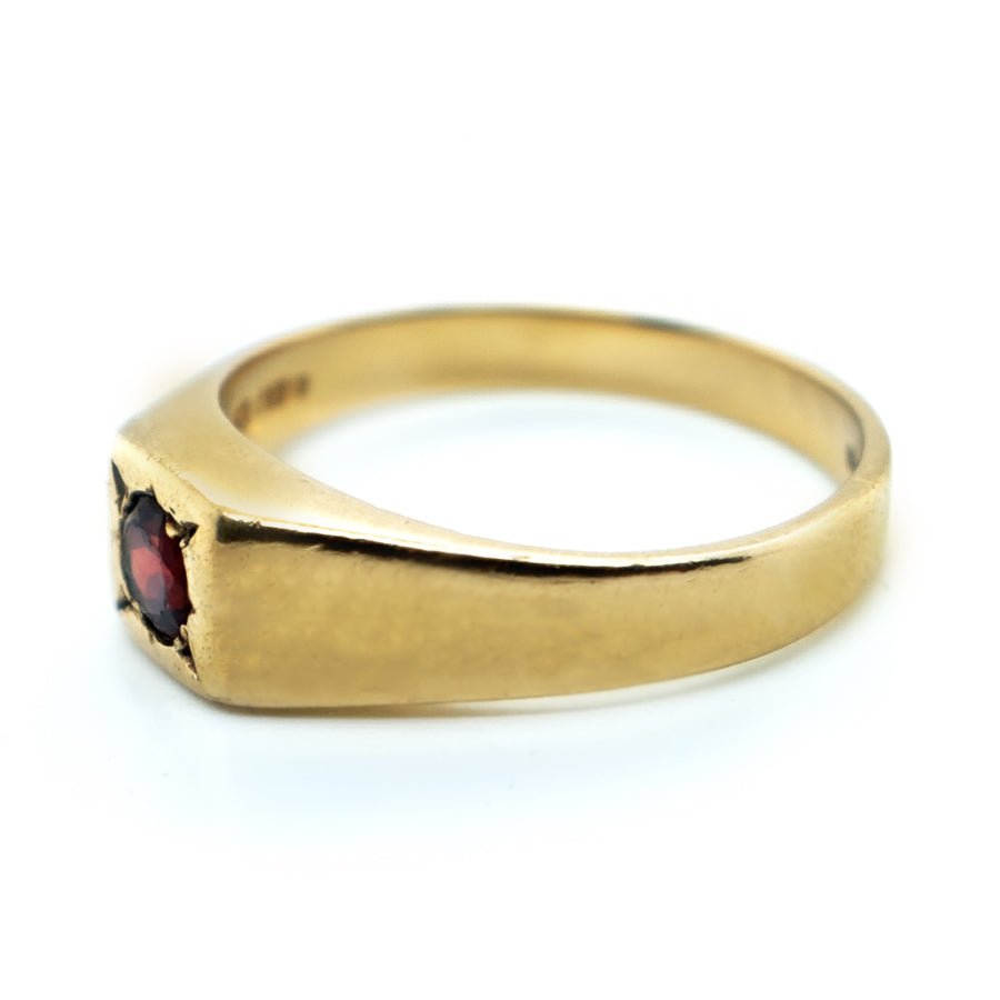 9ct Yellow Gold Garnet Signet Ring