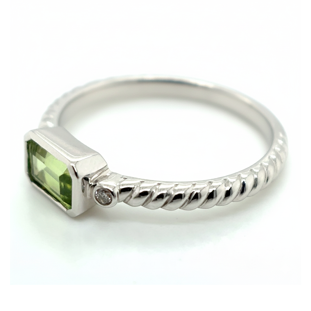 9ct White Gold Peridot and Diamond Ring