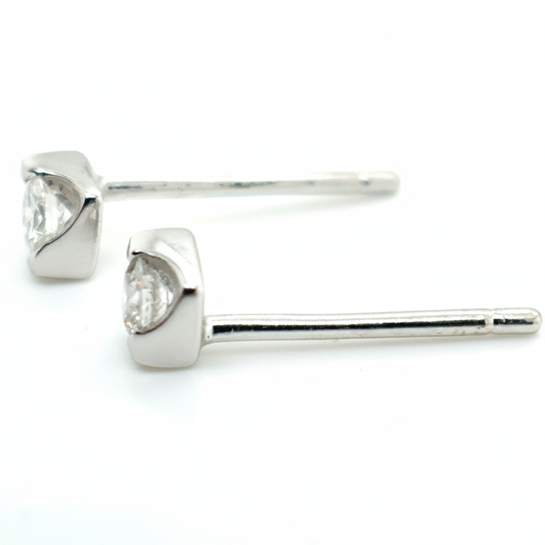 18ct White Gold Diamond Earrings