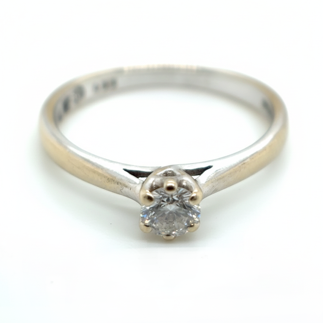18ct White Gold Diamond Ring