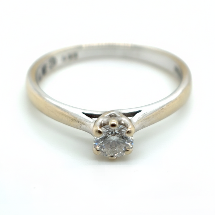 18ct White Gold Diamond Ring