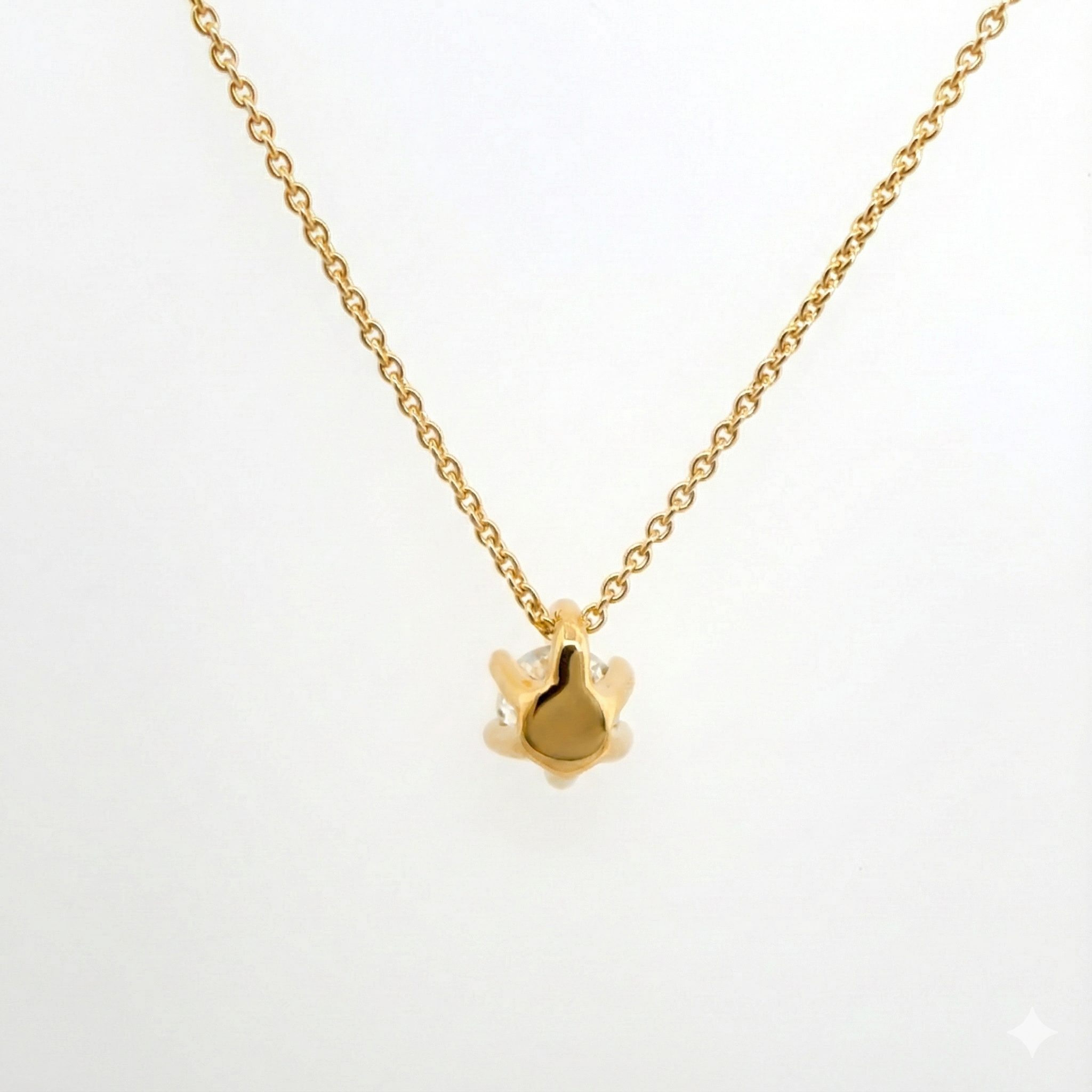 18ct Yellow Gold Diamond Pendant on a 18ct Yellow Gold Belcher Chain