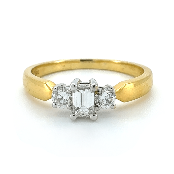 18ct Yellow Gold Diamond Ring