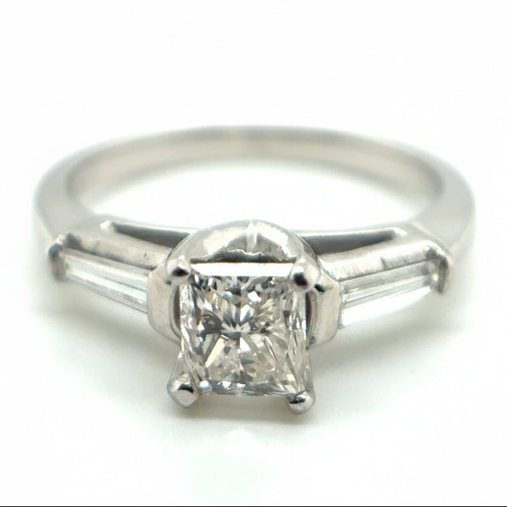 Platinum Diamond Solitaire with Baguette-cut Diamond shoulders