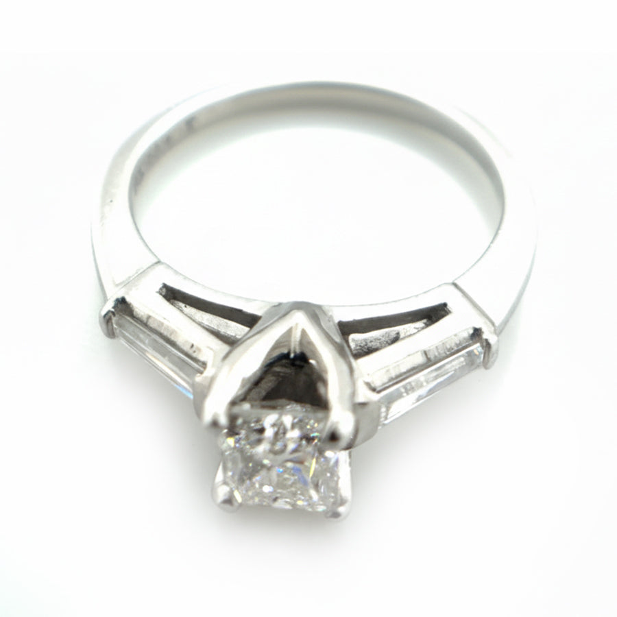 Platinum Diamond Solitaire with Baguette-cut Diamond shoulders