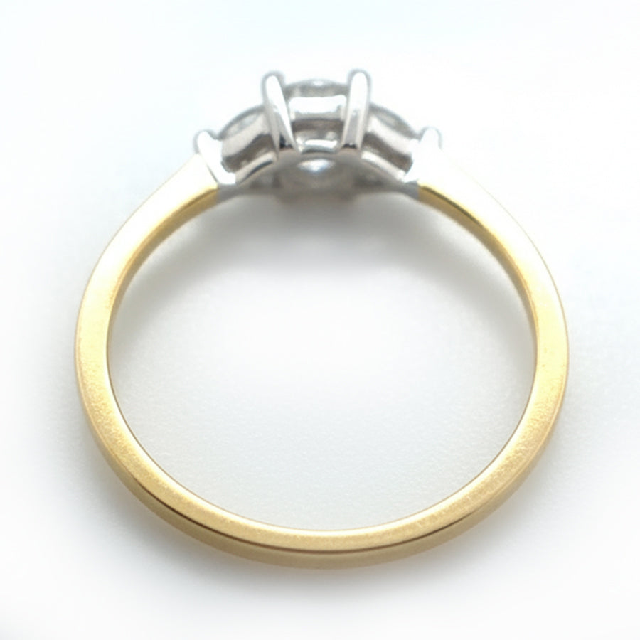 18ct Yellow Gold Princess Cut Diamond with Triangle Cut shoulders