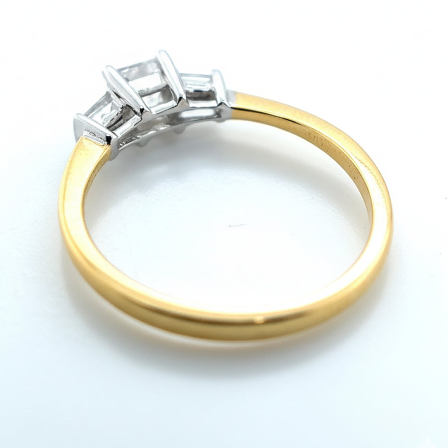 18ct Yellow Gold Princess Cut Diamond with Tapered baguette Shoulders