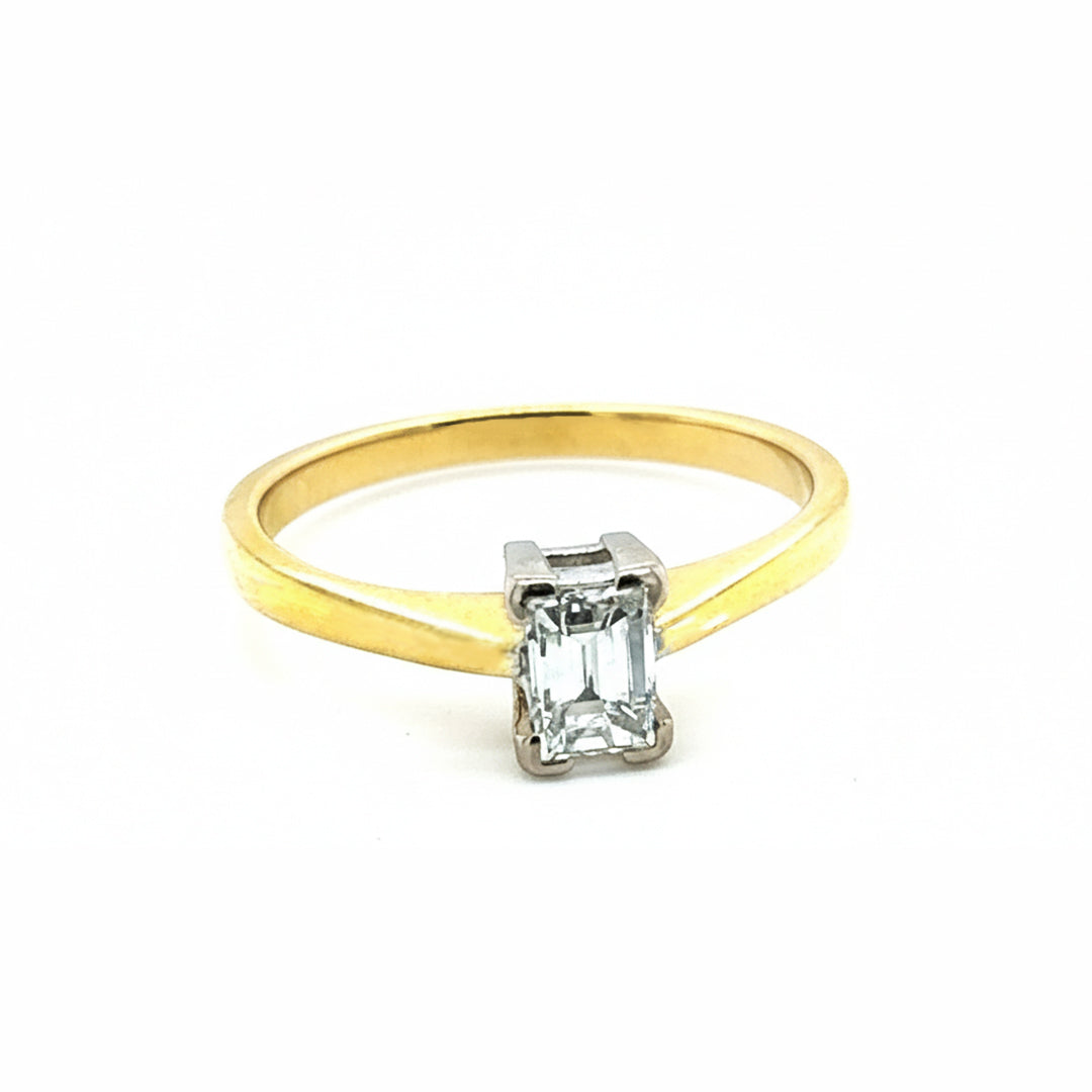 18ct Yellow Gold Baguette Cut Diamond Solitaire Ring