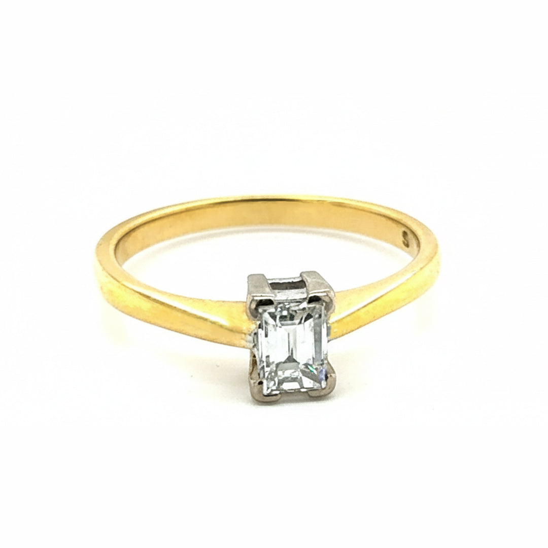 18ct Yellow Gold Baguette Cut Diamond Solitaire Ring