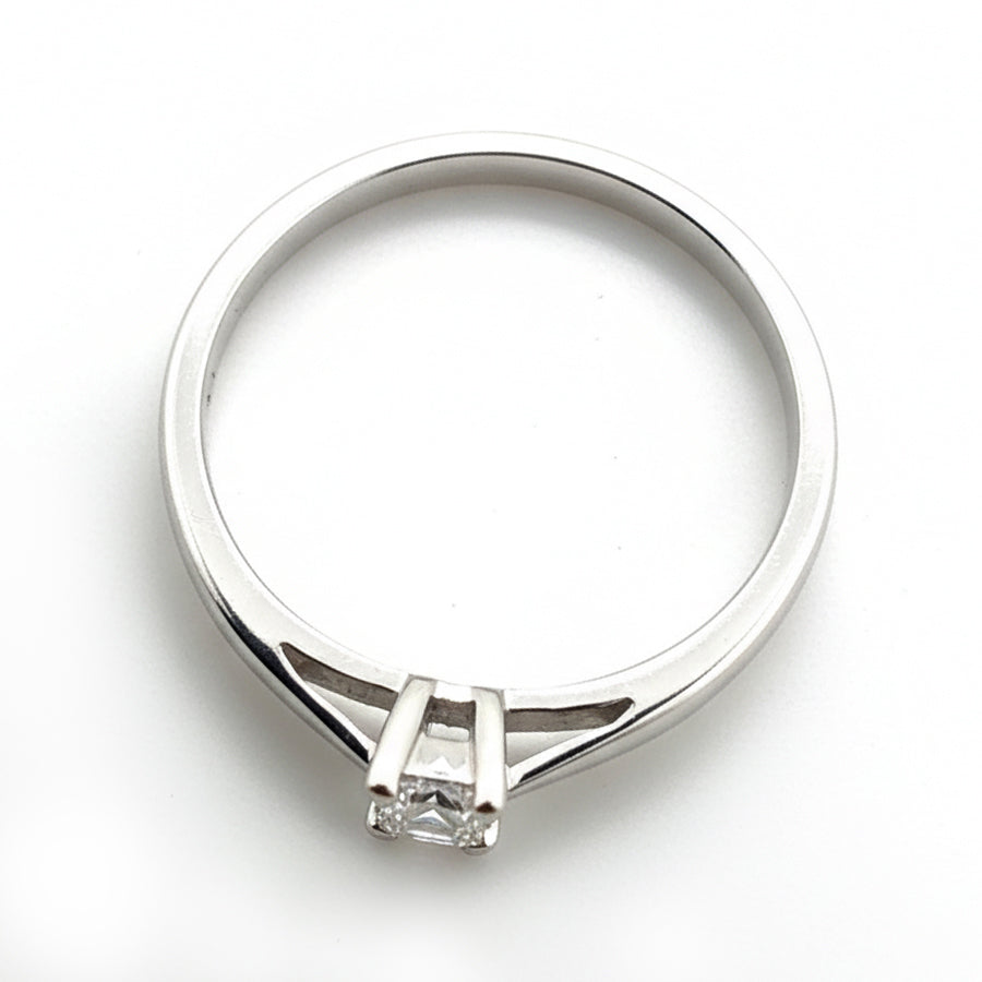 18ct White Gold Diamond Solitaire Ring