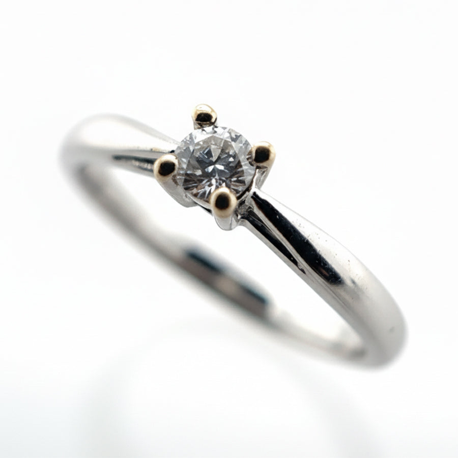 18ct White Gold Diamond Solitaire Ring