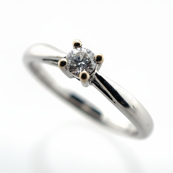 18ct White Gold Diamond Solitaire Ring