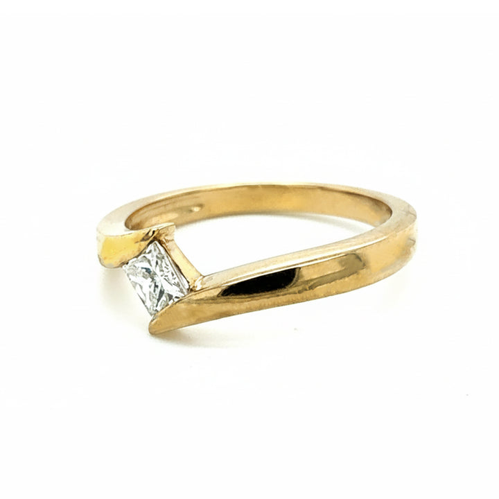 9ct Yellow Gold Princess Cut Diamond Solitaire Twist Ring