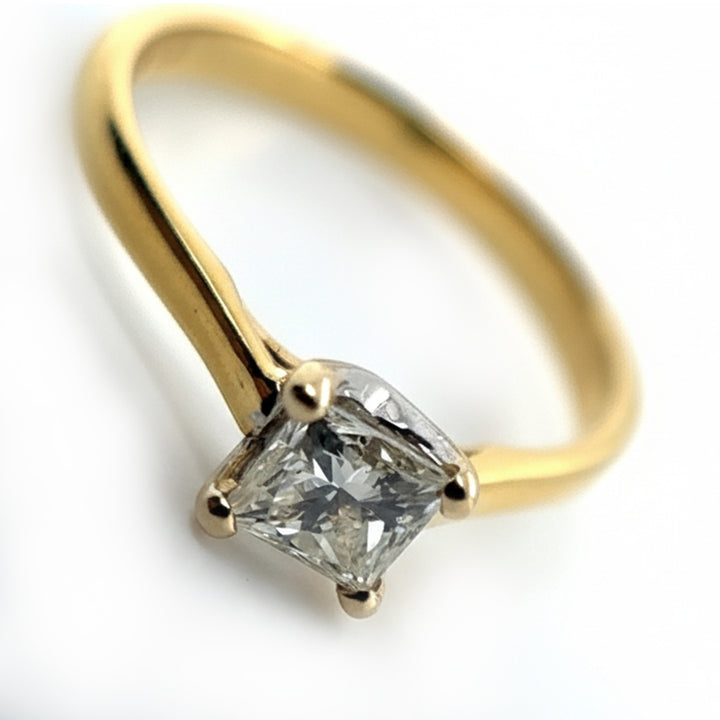 18ct Yellow Gold Princess Cut Diamond Solitaire Ring