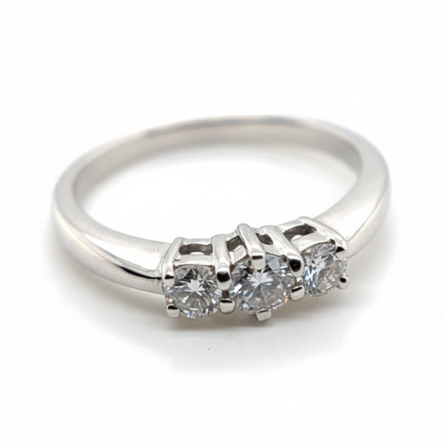 18ct White Gold 3 Stone Diamond Trilogy Ring