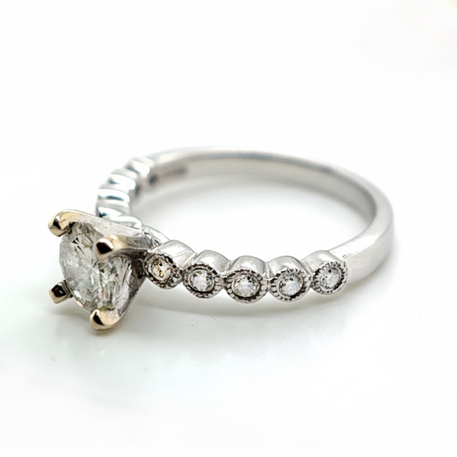 18ct White Gold Round Brilliant Cut Diamond With Diamond Shoulders Ring