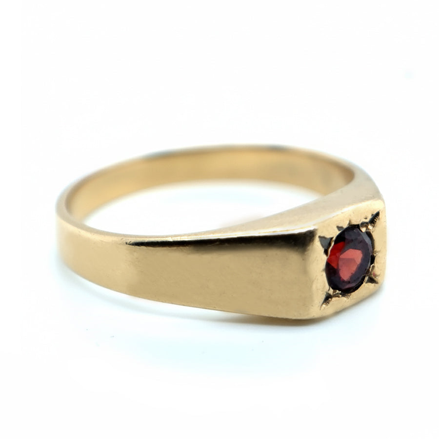 9ct Yellow Gold Garnet Signet Ring