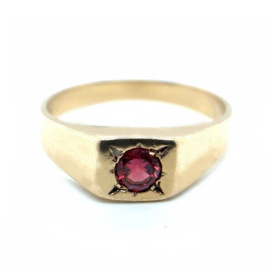 9ct Yellow Gold Garnet Signet Ring