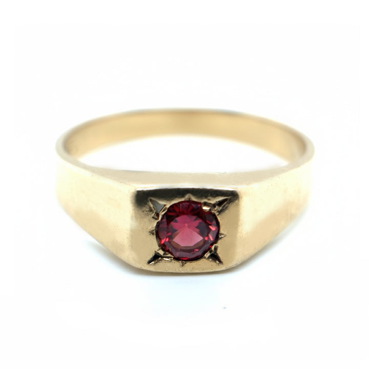 9ct Yellow Gold Garnet Signet Ring