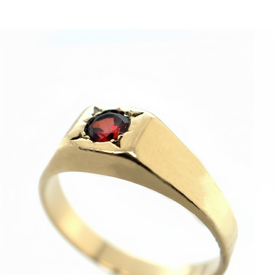 9ct Yellow Gold Garnet Signet Ring