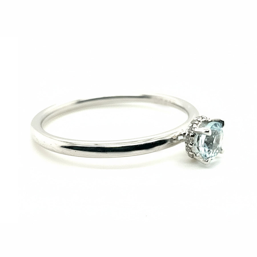 18ct White Gold Aquamarine Ring