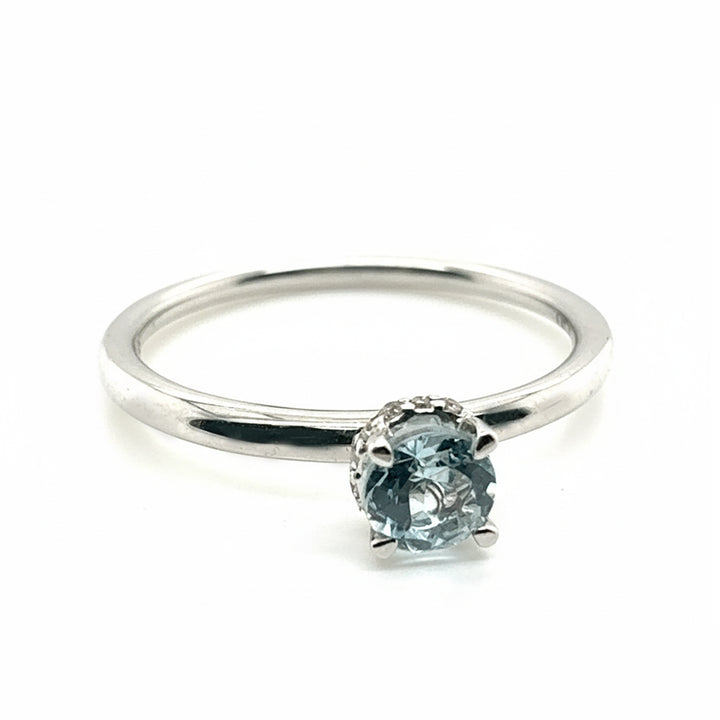 18ct White Gold Aquamarine Ring