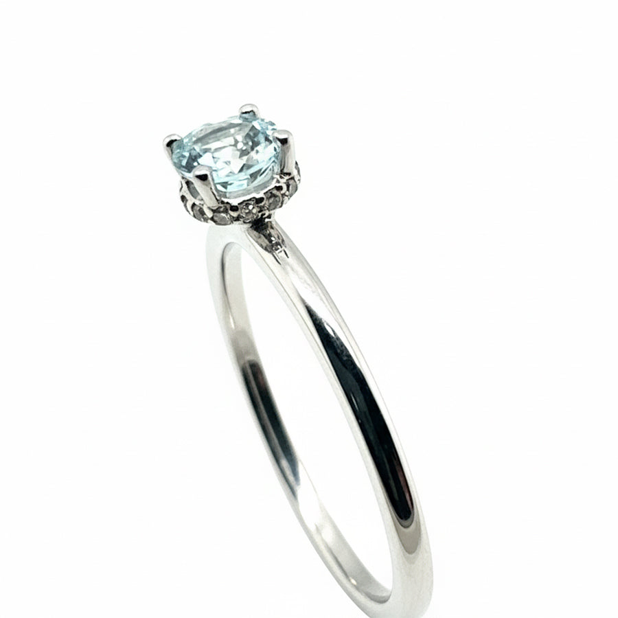 18ct White Gold Aquamarine Ring