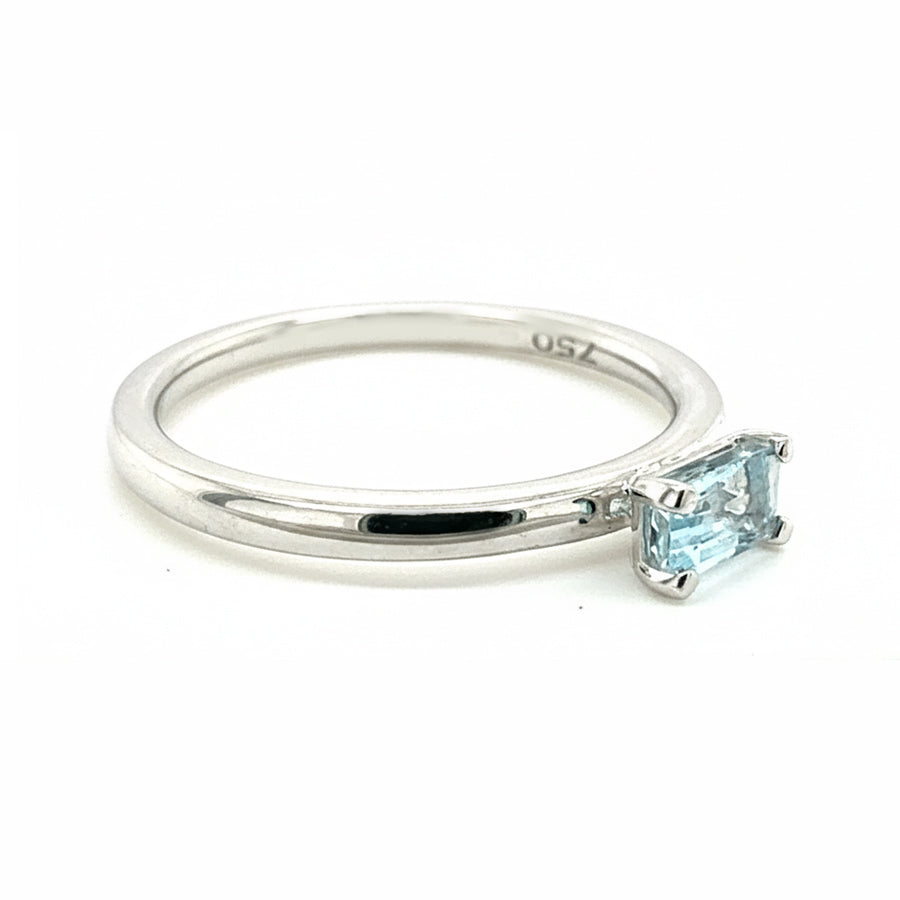 18ct White Gold Aquamarine Ring