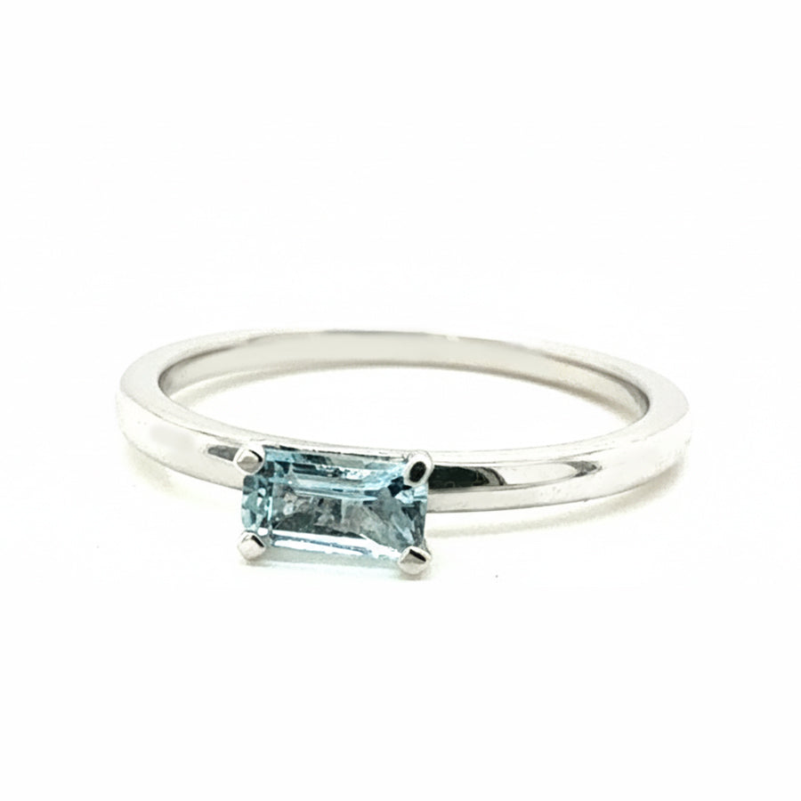 18ct White Gold Aquamarine Ring