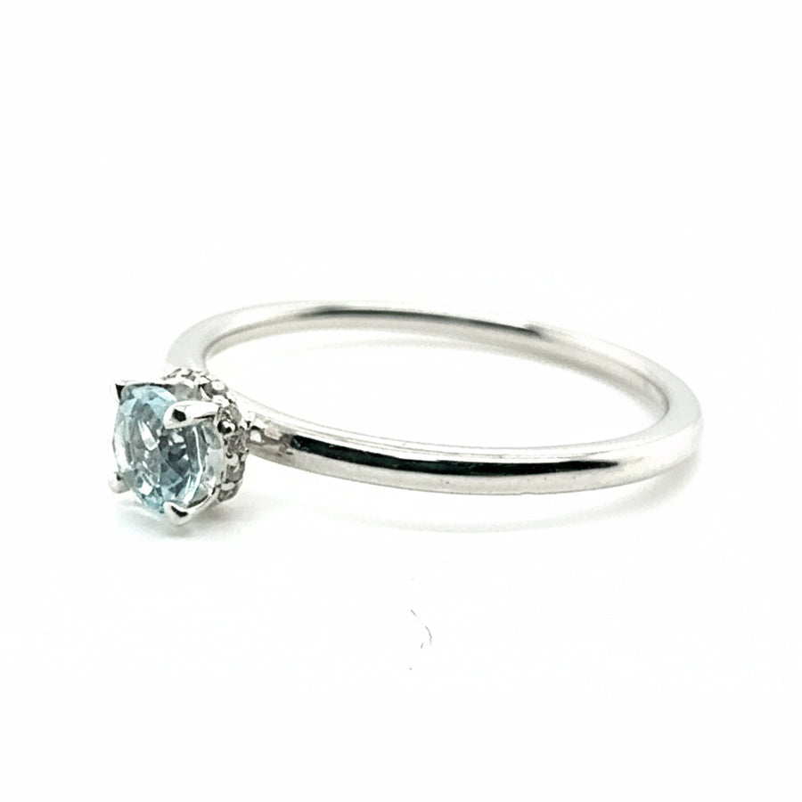 18ct White Gold Aquamarine Ring