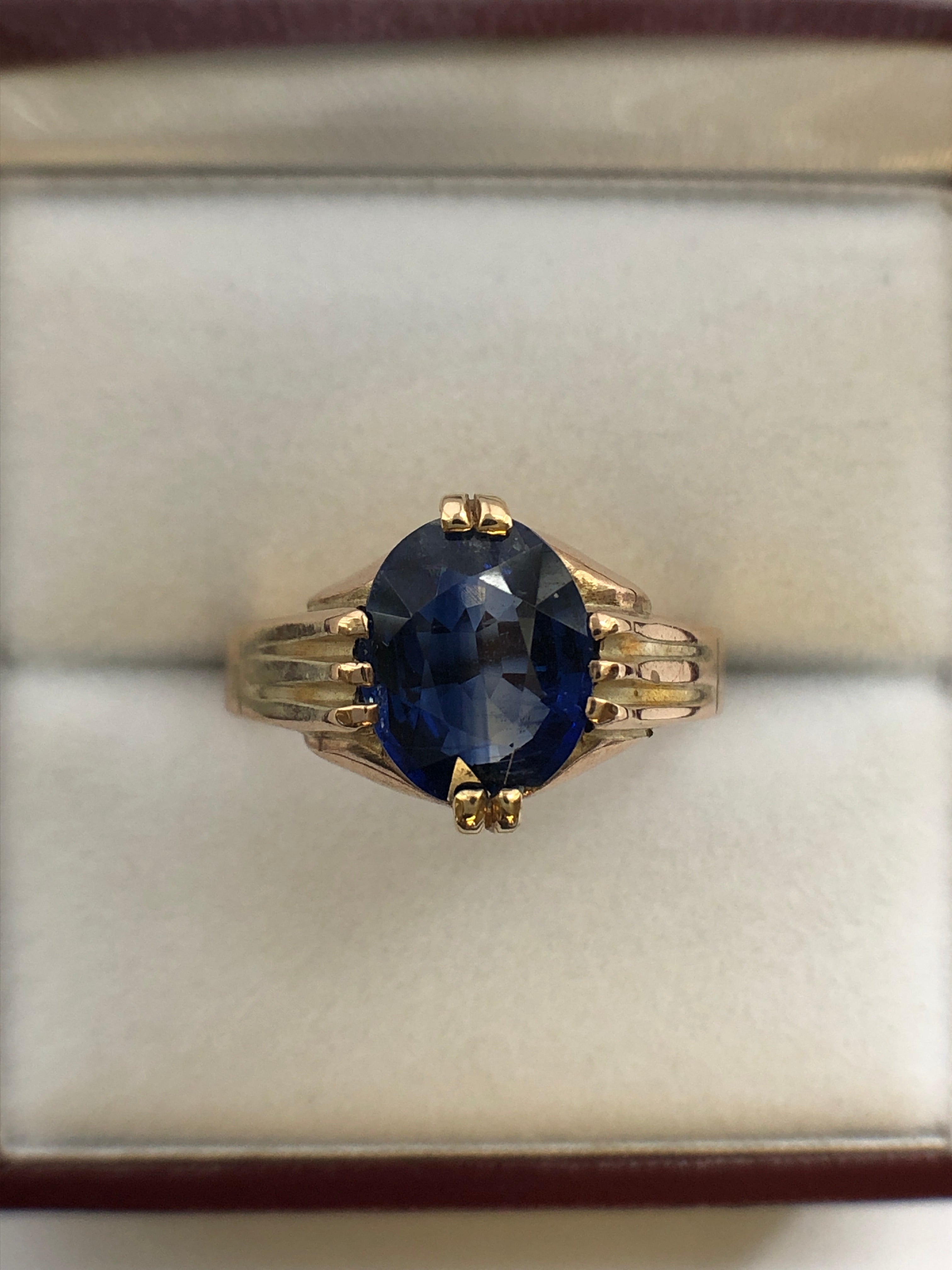 A 9ct gold kyanite ring