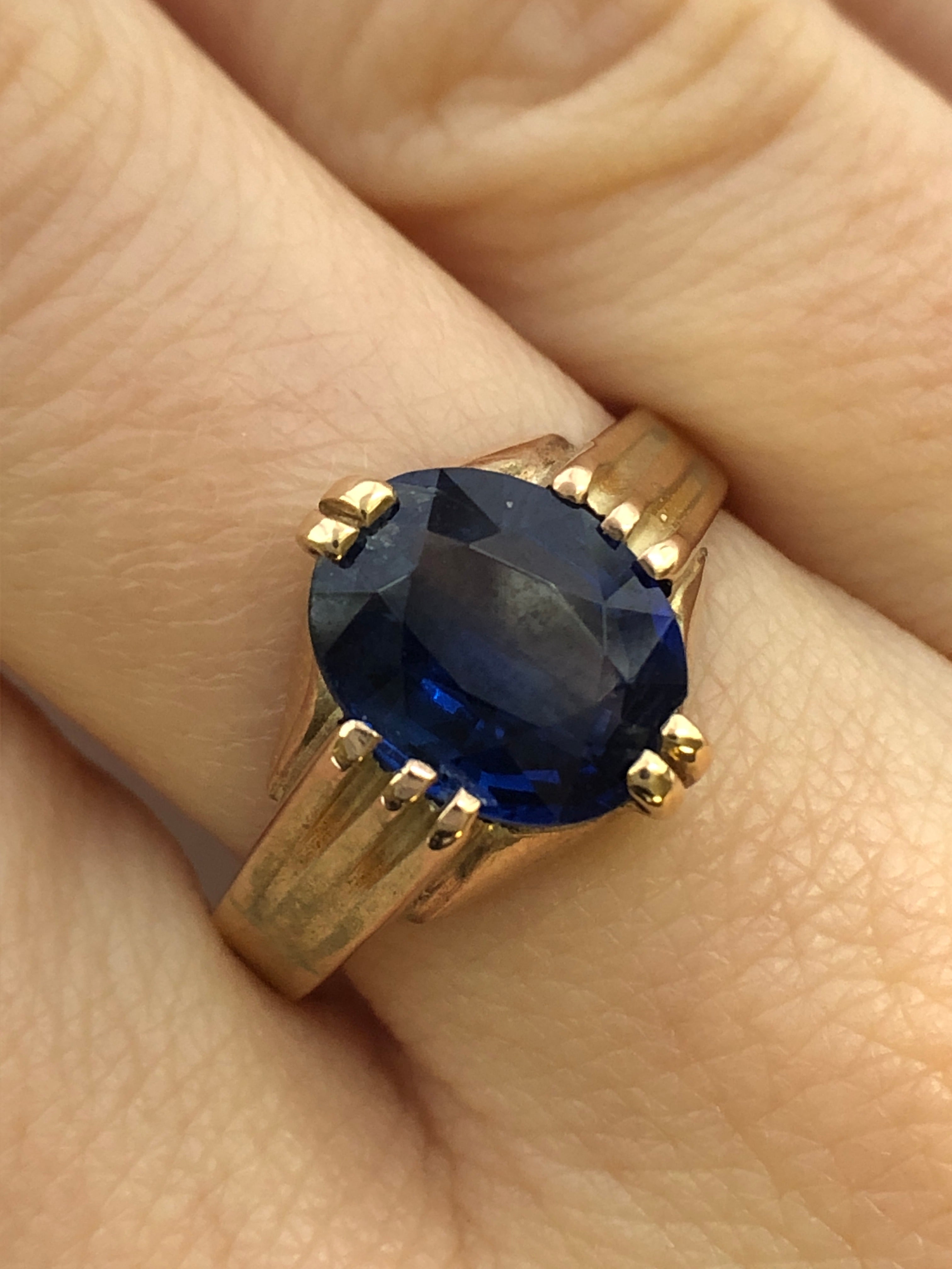 A 9ct gold kyanite ring