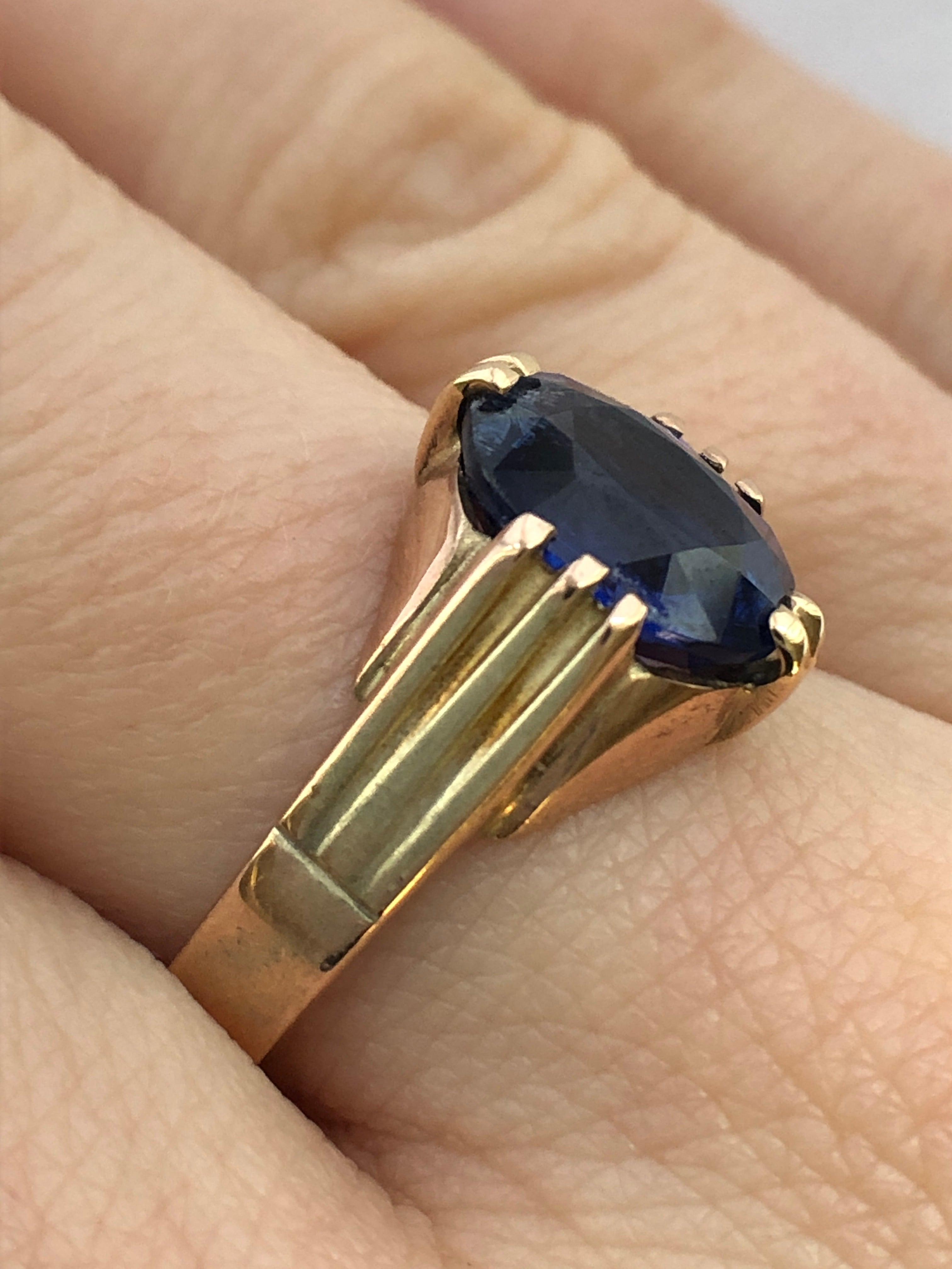 A 9ct gold kyanite ring