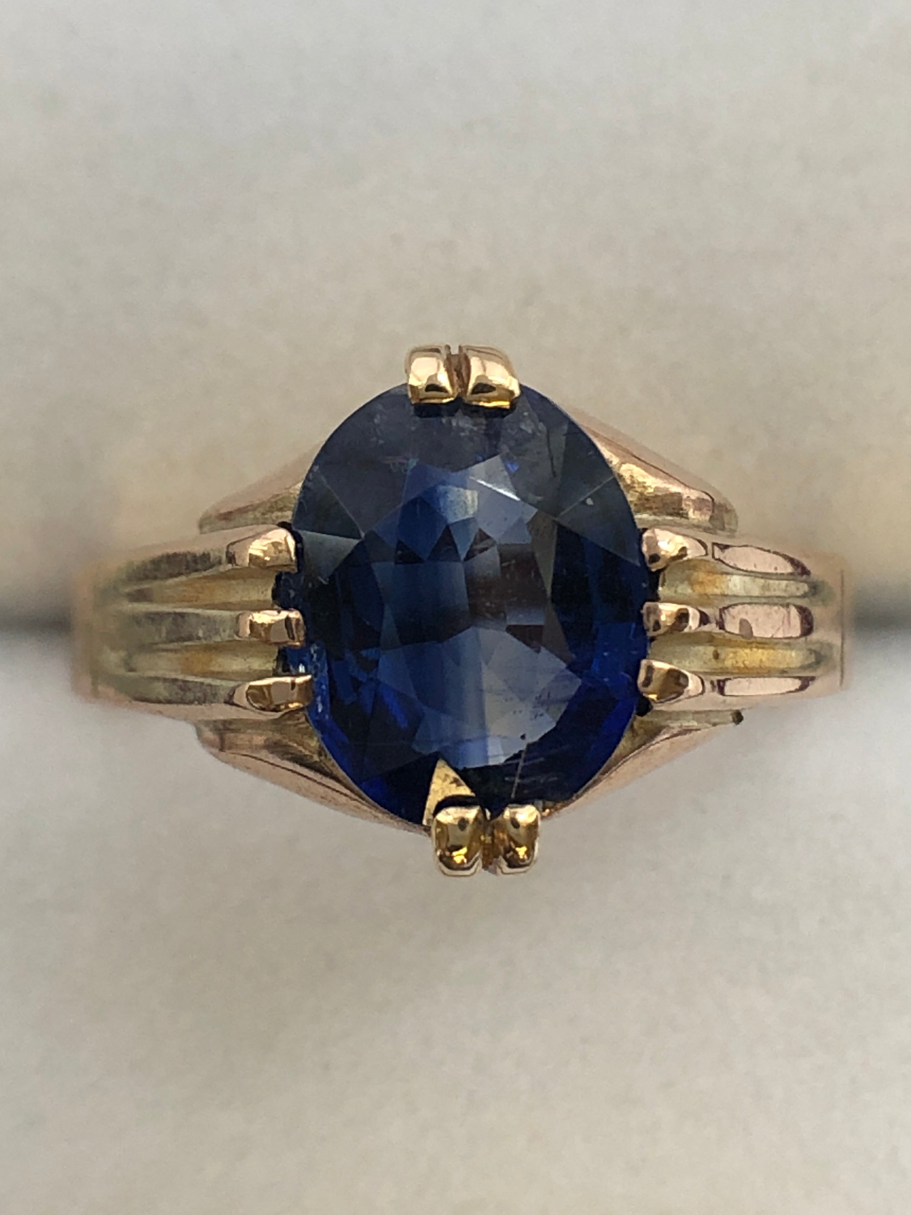 A 9ct gold kyanite ring
