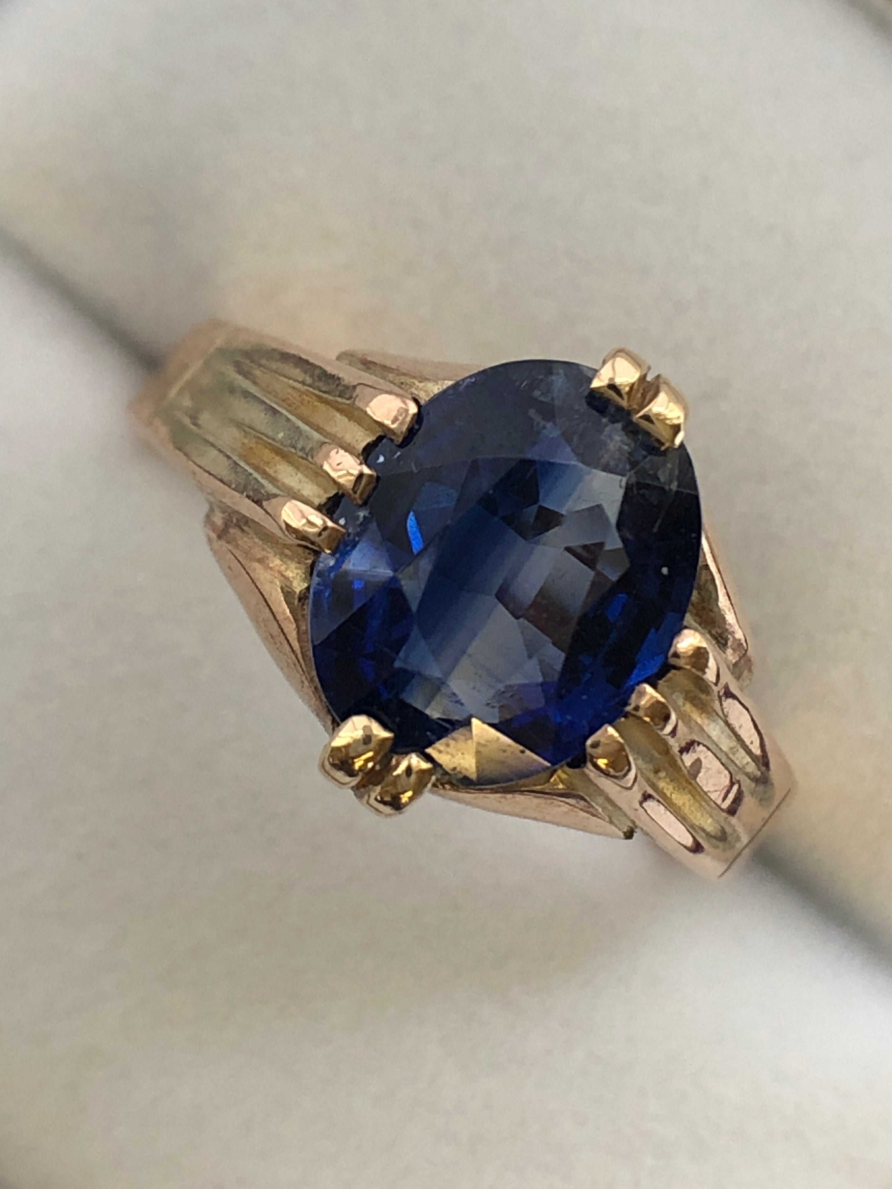 A 9ct gold kyanite ring