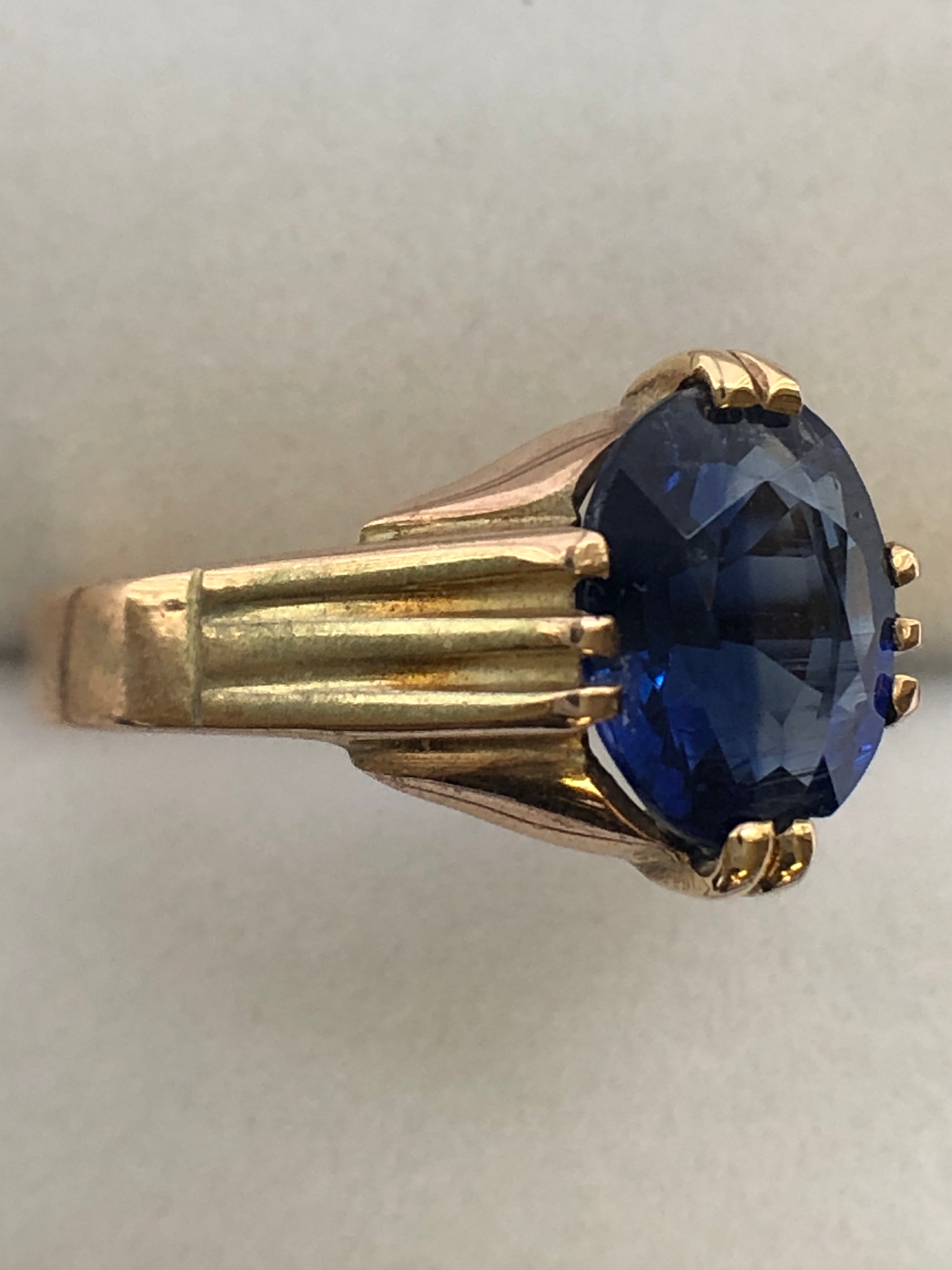 A 9ct gold kyanite ring