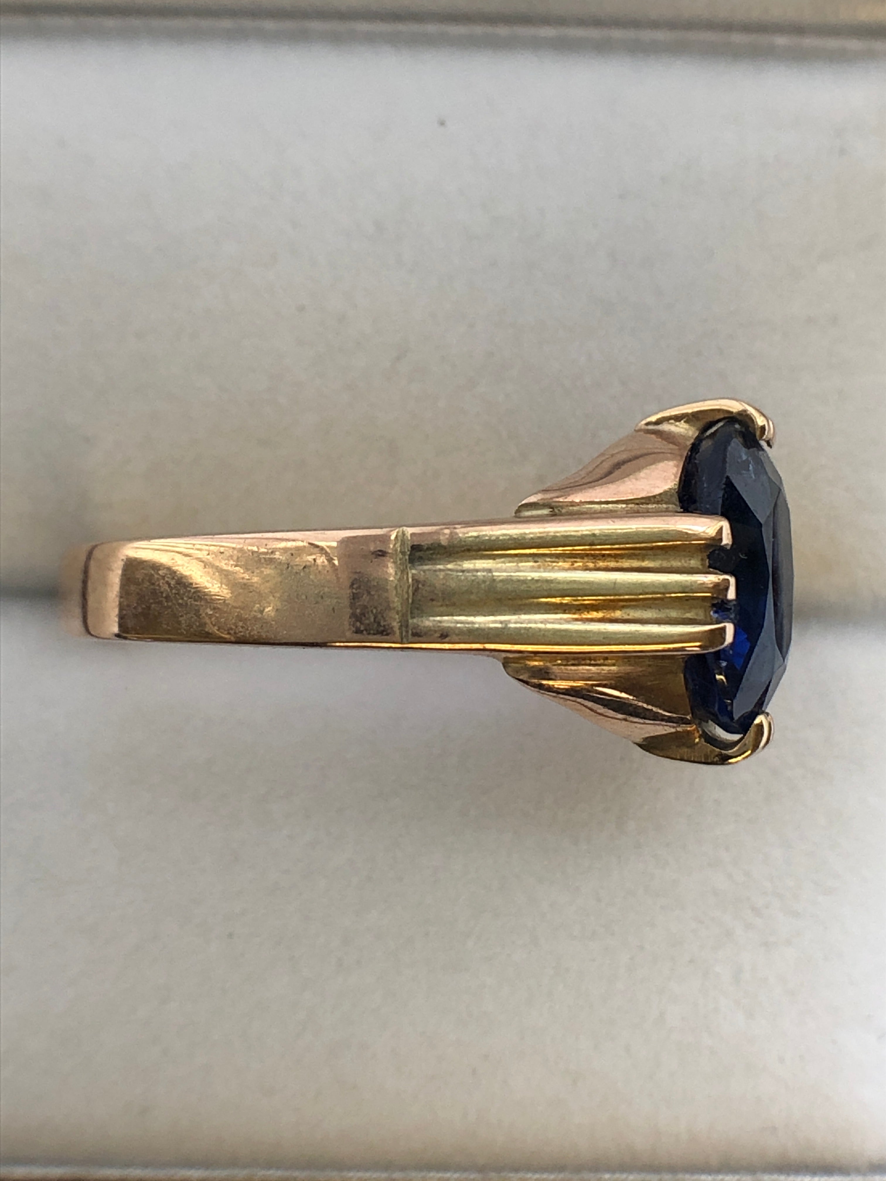 A 9ct gold kyanite ring