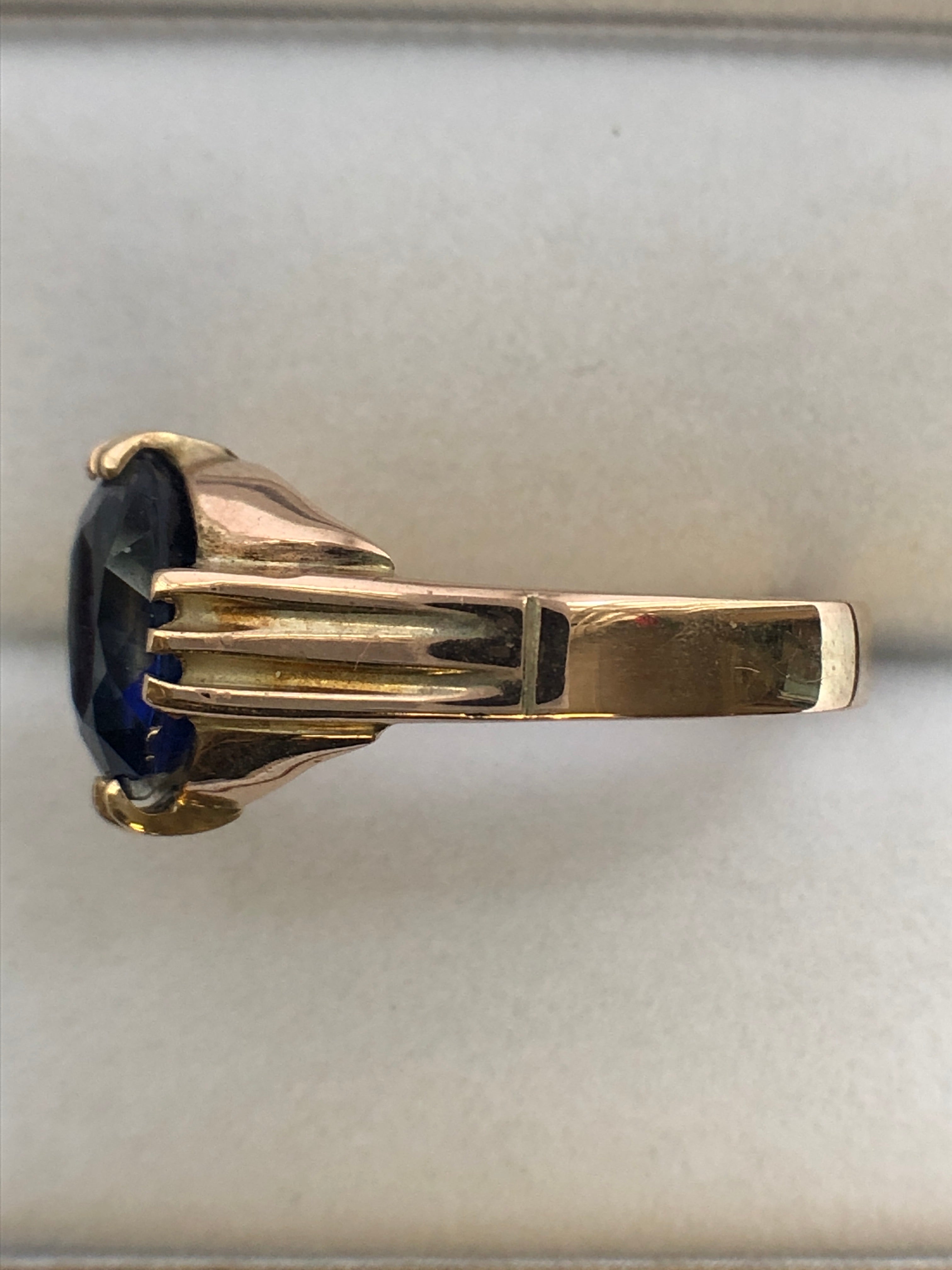 A 9ct gold kyanite ring