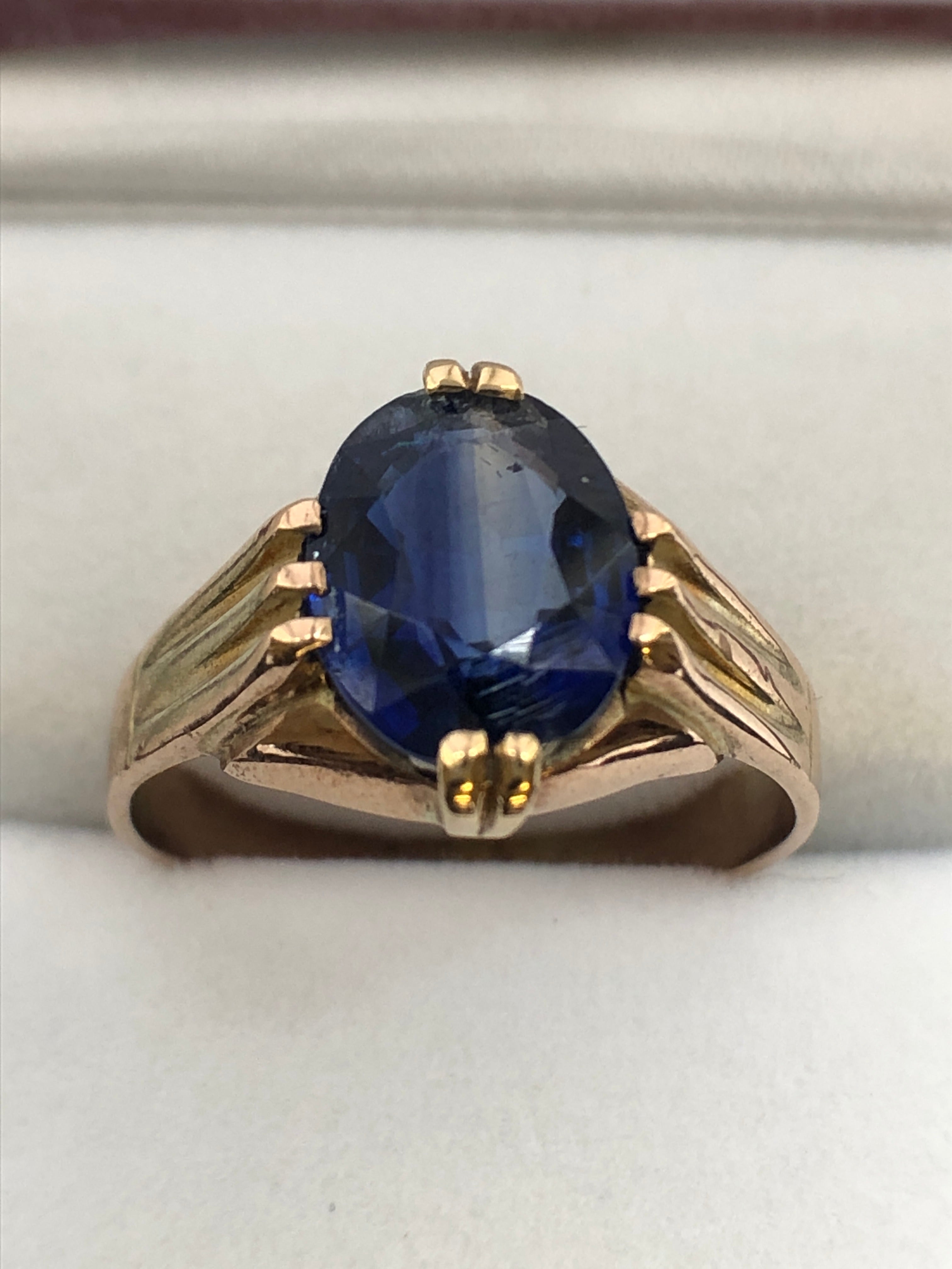 A 9ct gold kyanite ring