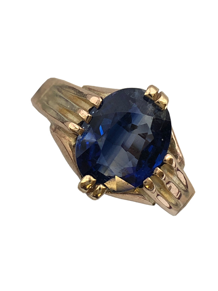 A 9ct gold kyanite ring