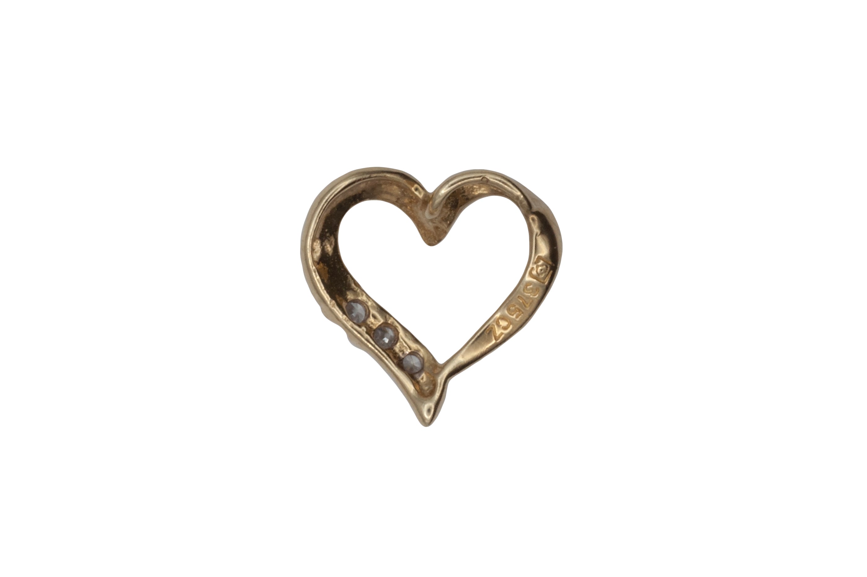 A 9ct gold cubic zirconia heart pendant on a 9ct gold chain