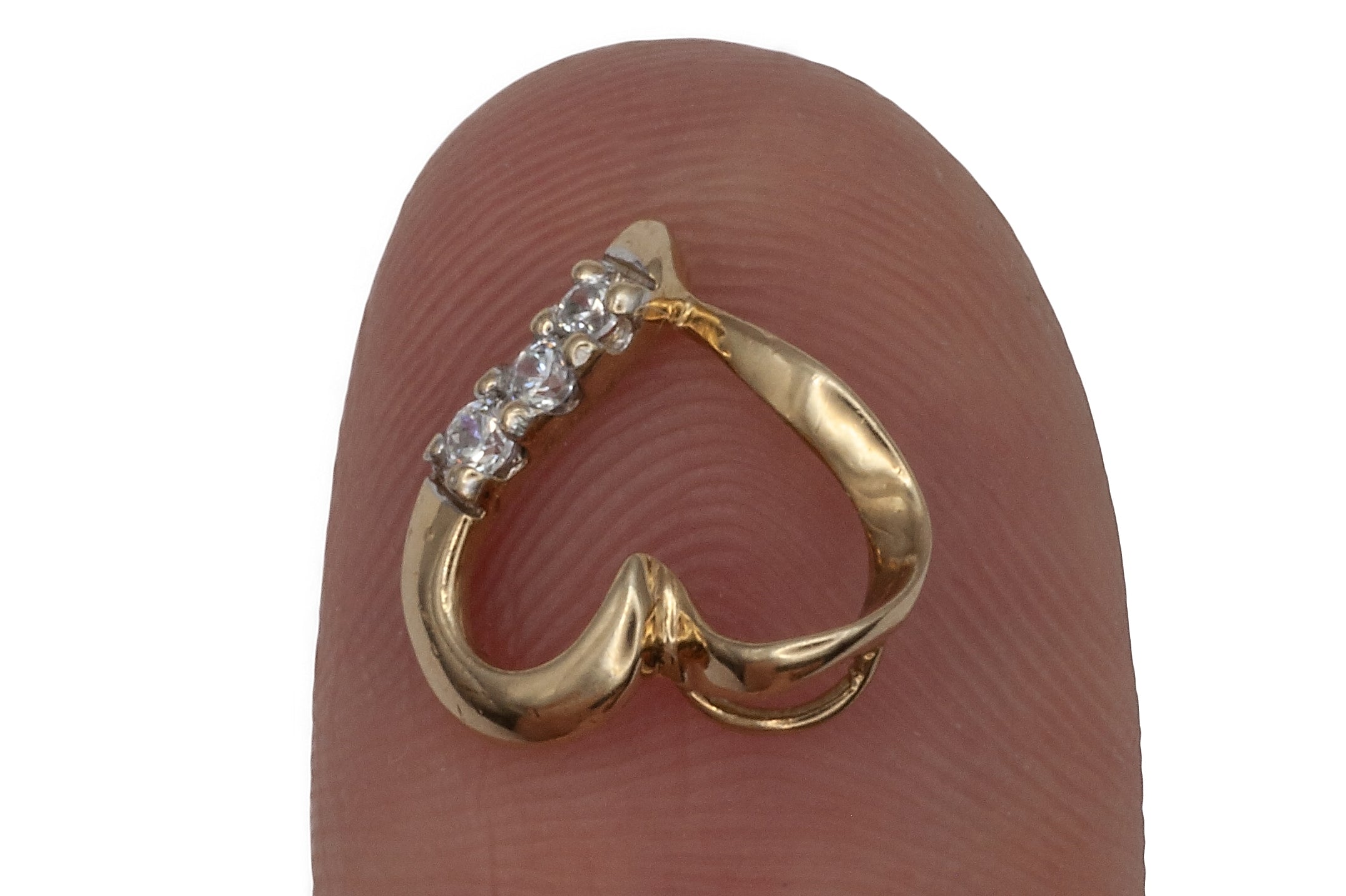 A 9ct gold cubic zirconia heart pendant on a 9ct gold chain