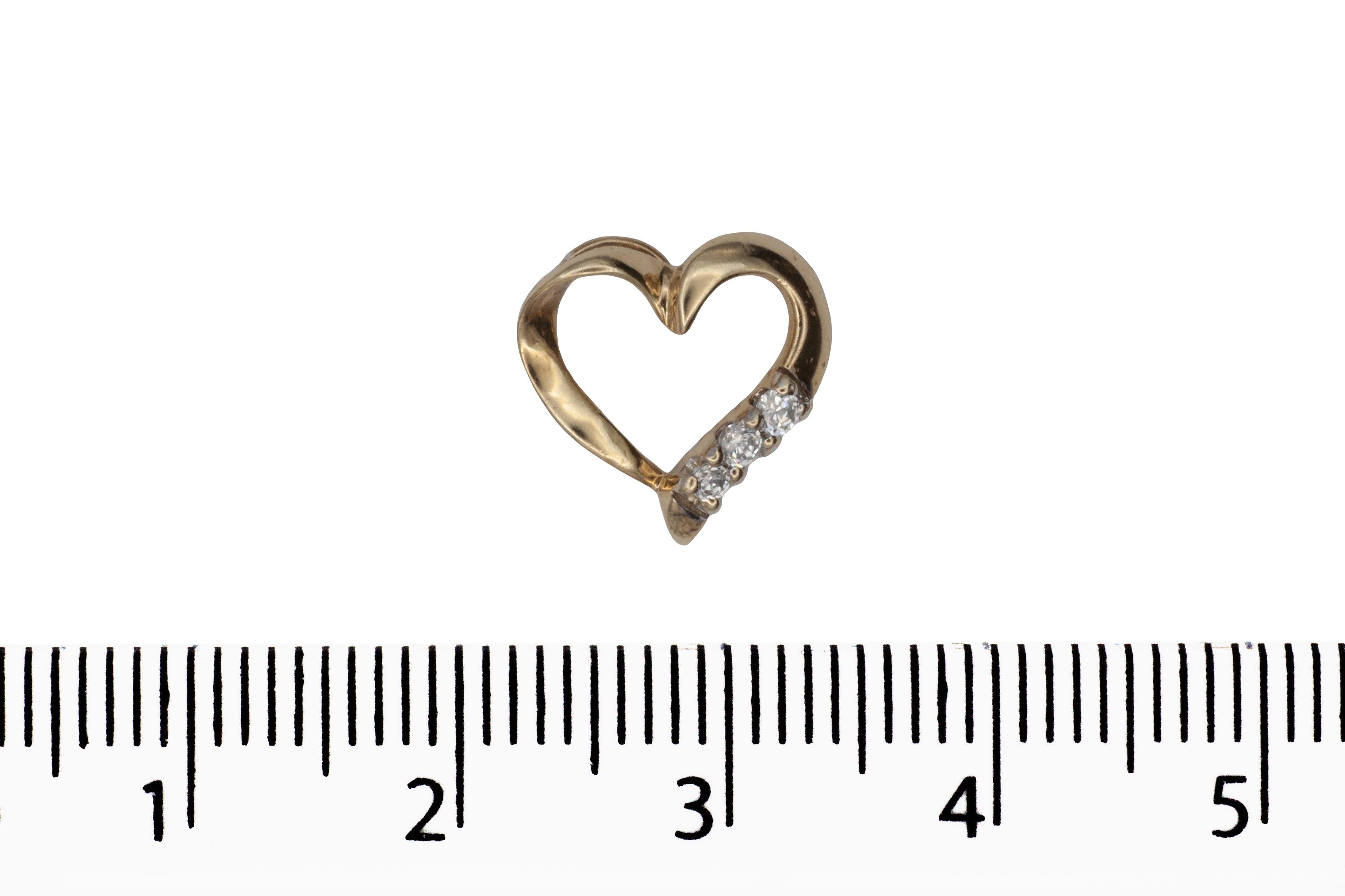 A 9ct gold cubic zirconia heart pendant on a 9ct gold chain