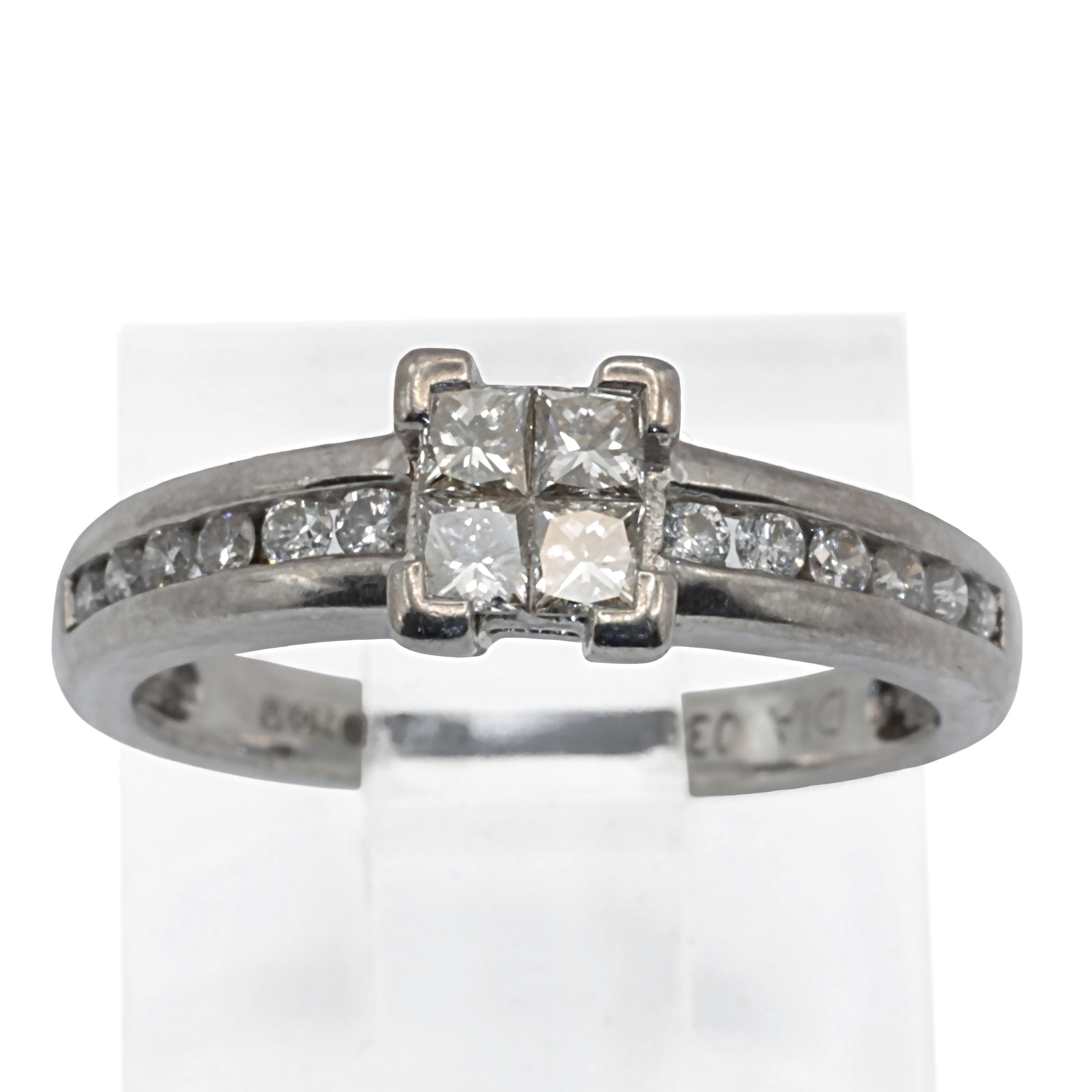 An 18ct white gold diamond ring