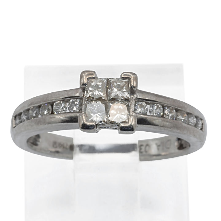 An 18ct white gold diamond ring