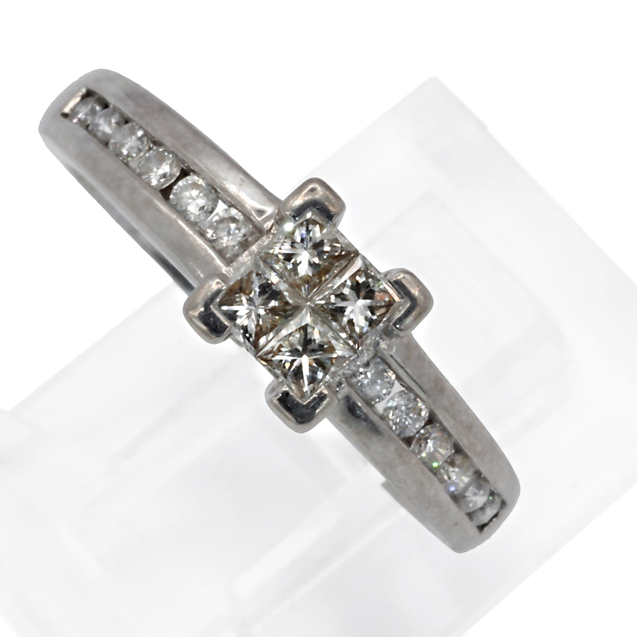 An 18ct white gold diamond ring