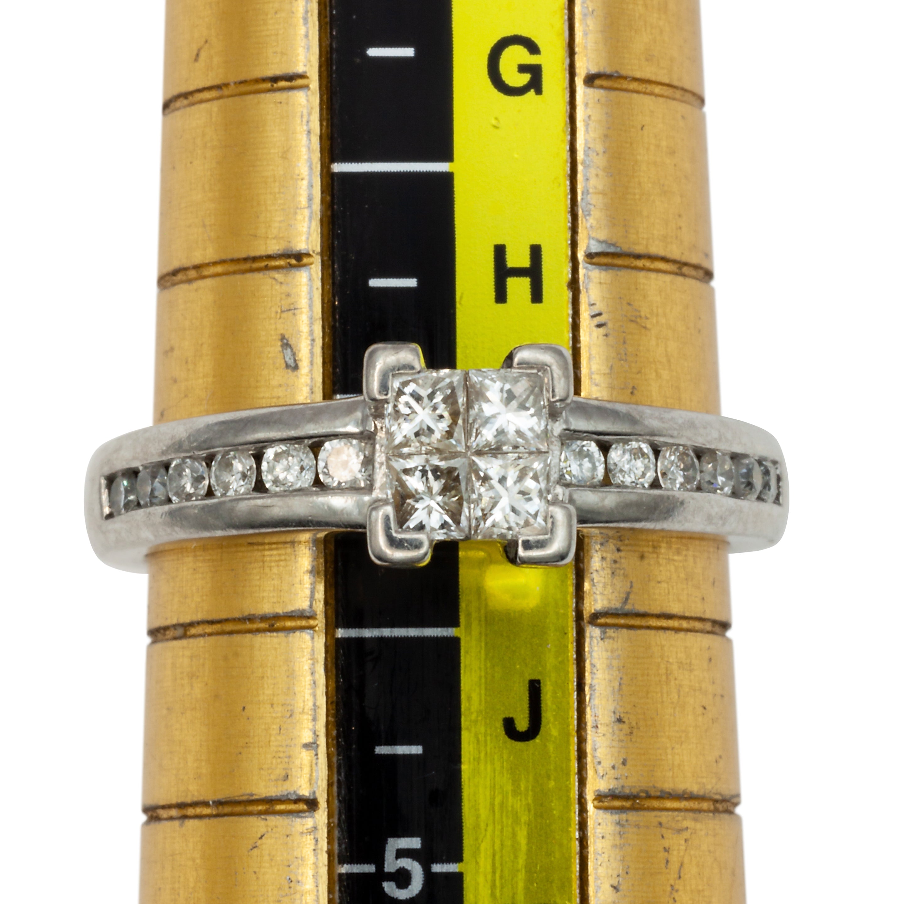 An 18ct white gold diamond ring