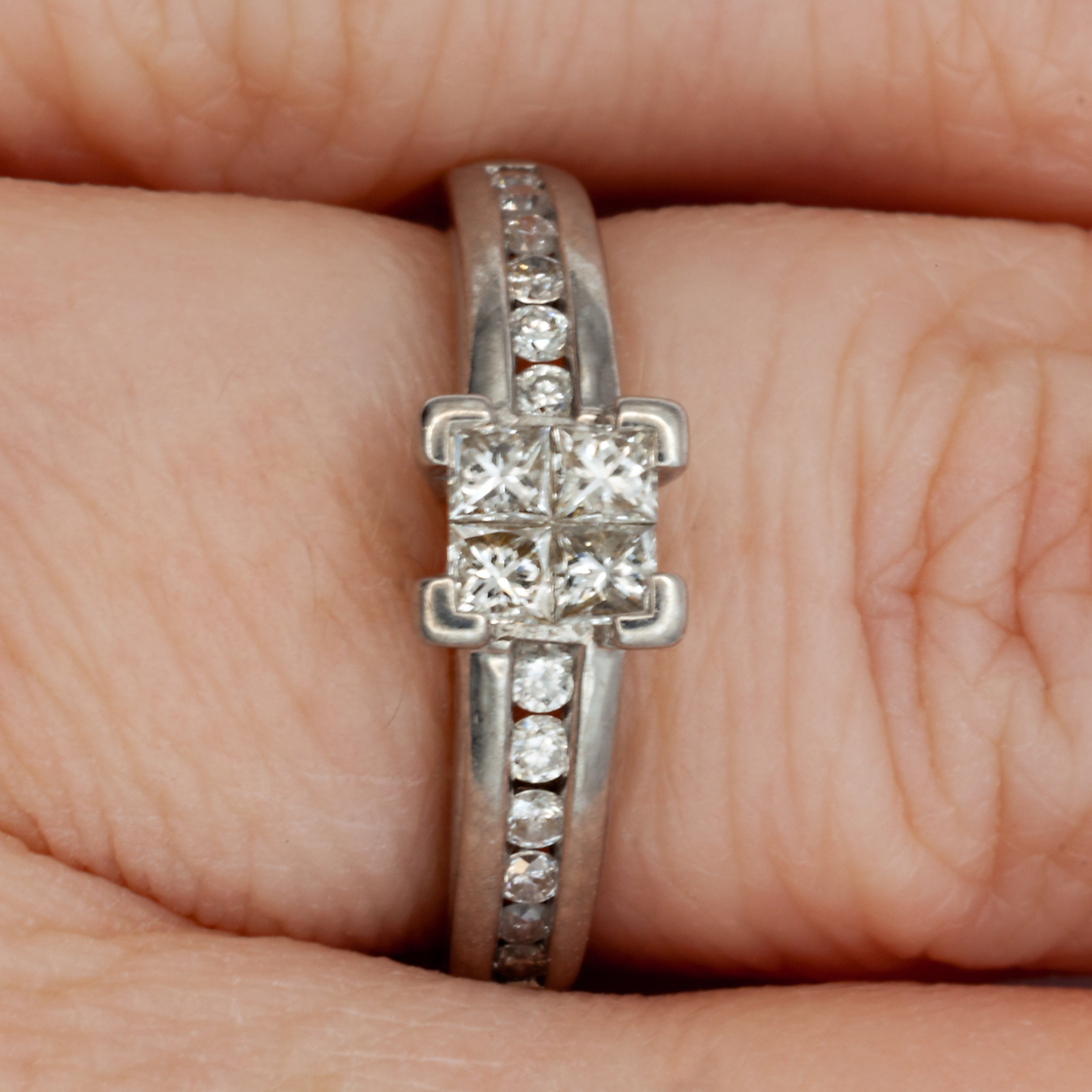 An 18ct white gold diamond ring