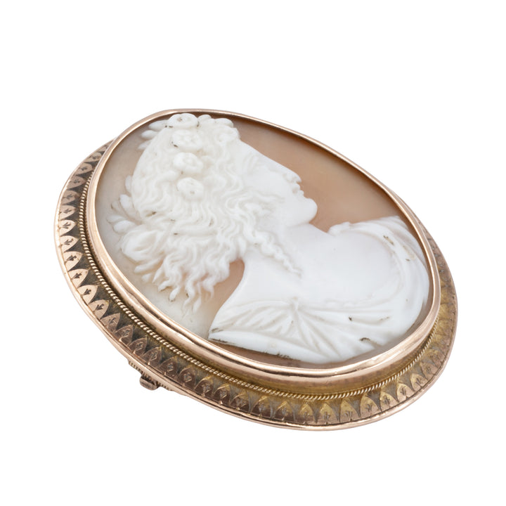 A 9ct gold cameo brooch