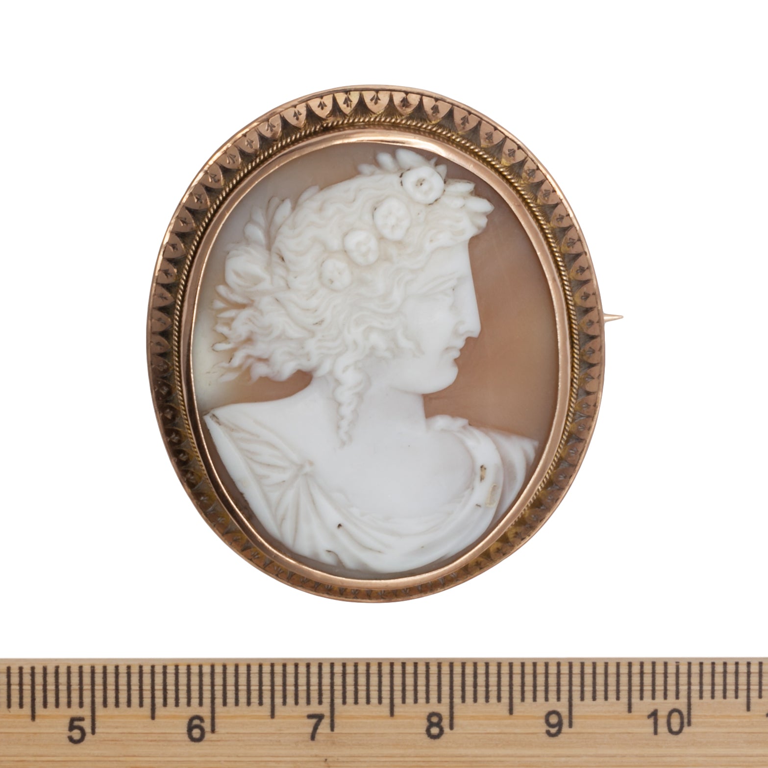 A 9ct gold cameo brooch